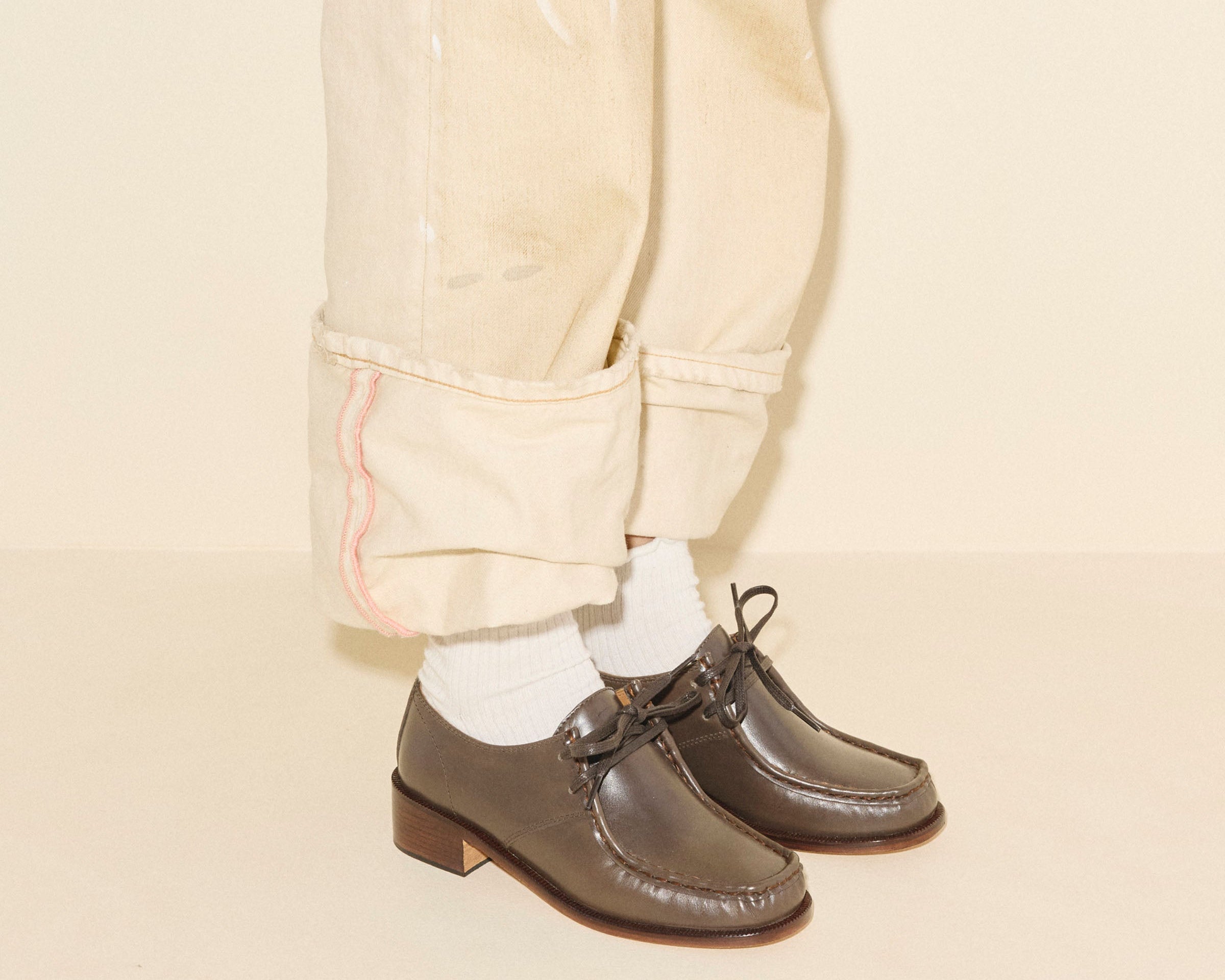 ANNA derby loafer in shiitake calf leather, on figure