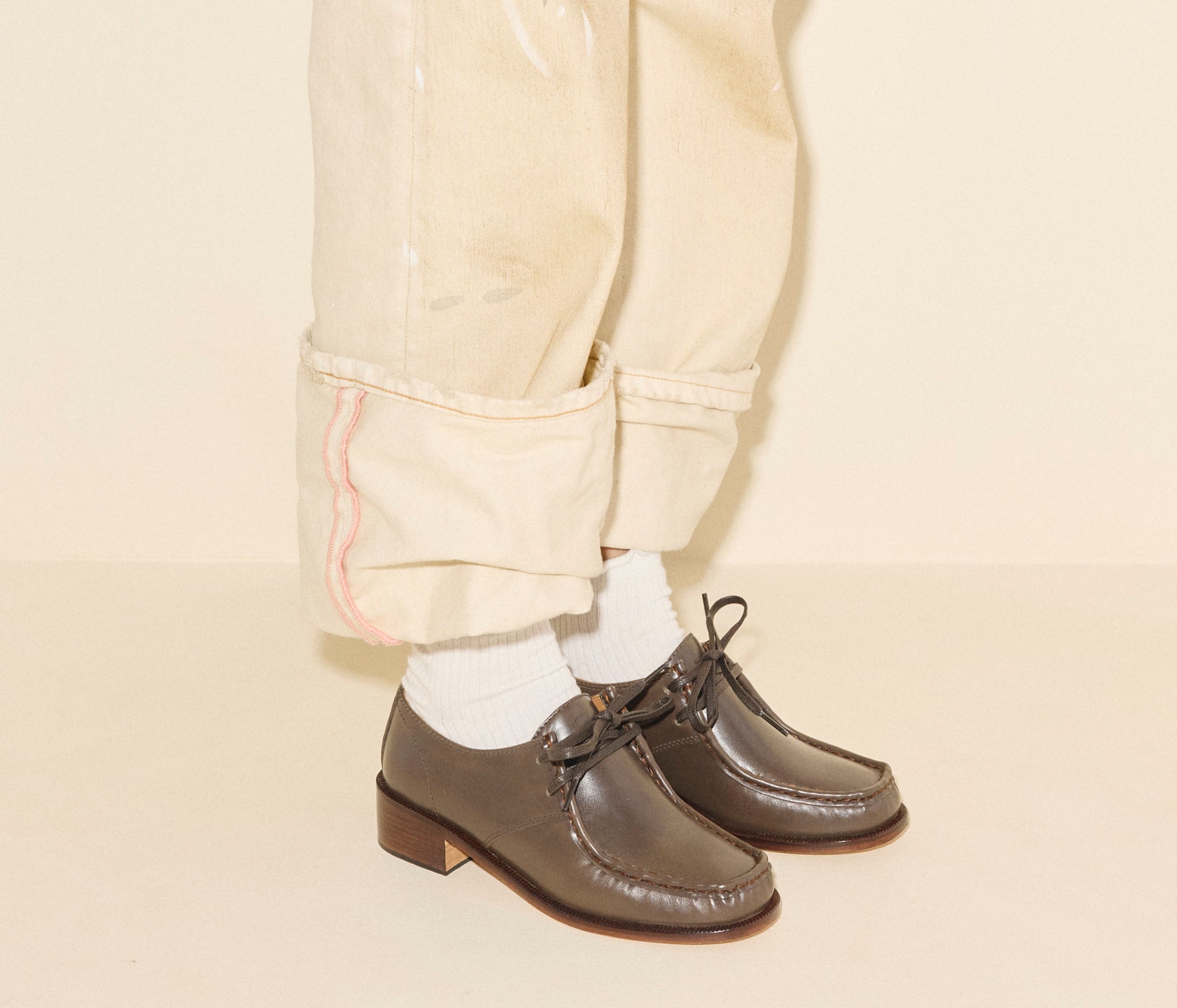 ANNA derby loafer in shiitake calf leather, on figure