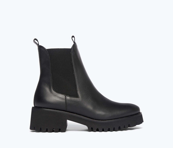 FREDA SALVADOR Brooke rain-resistant black boot with a sleek front view, waterproof design, and stylish ankle 