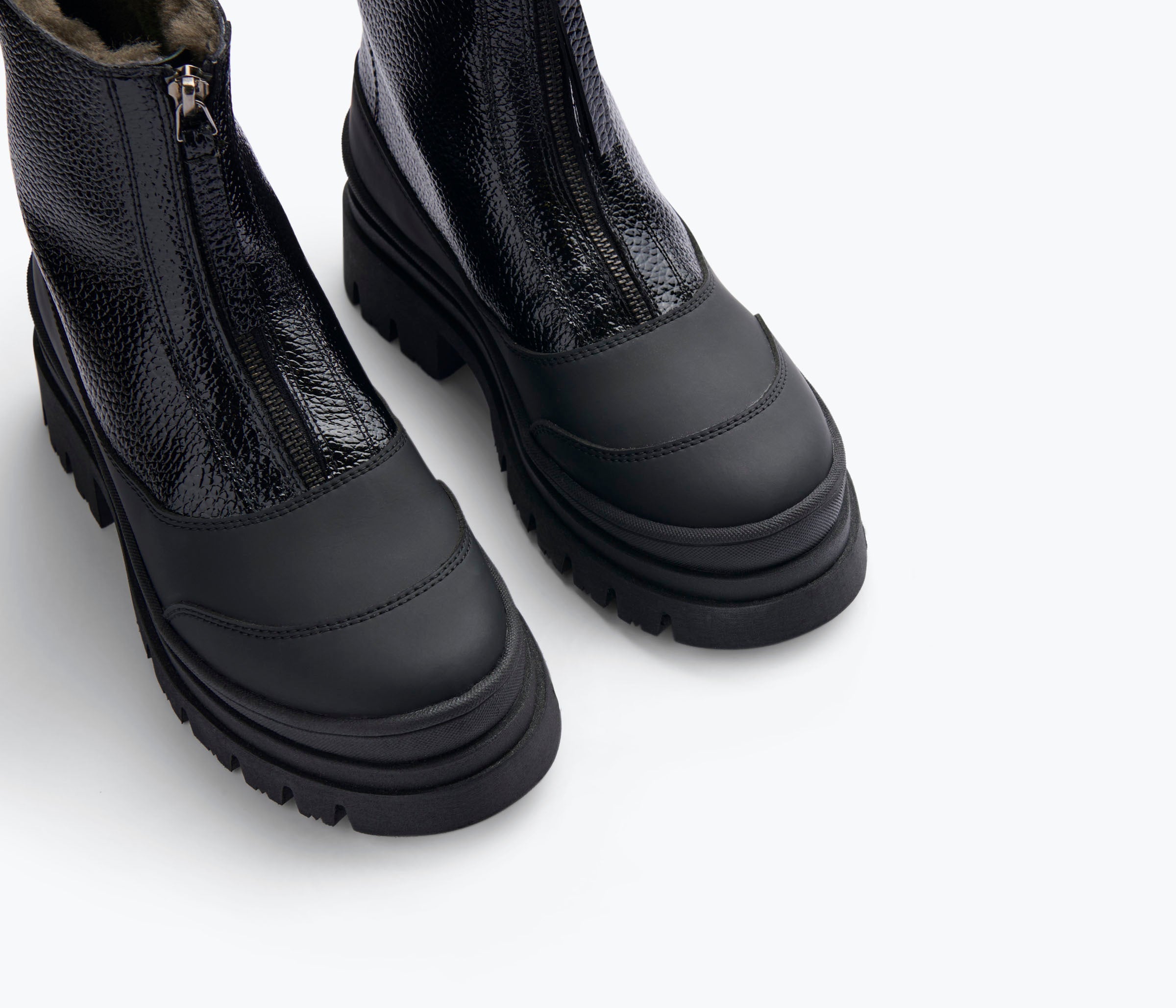 shearling lined dress boots TOTEME Black & Beige Downtown finished with a darker burnished toe and heel AOSPHIRAYLIAN Snow Boots Fur Lined