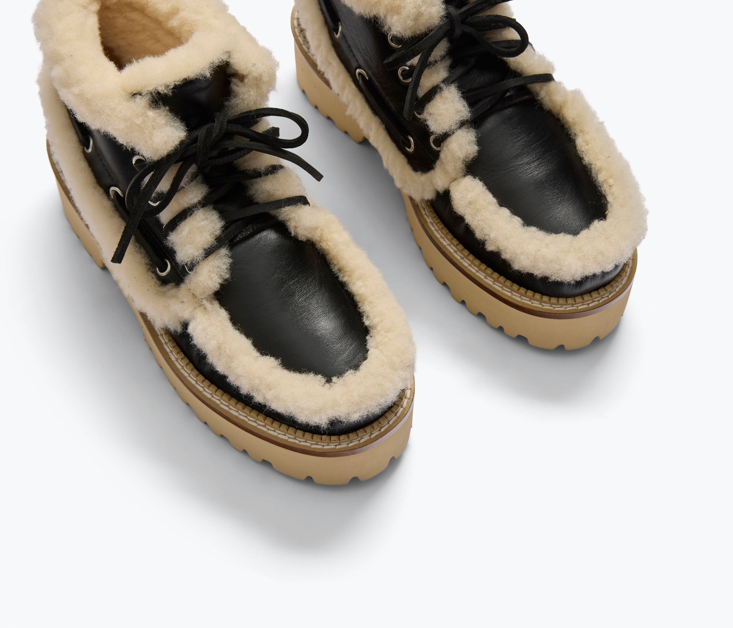 DAKOTA shearling boot in Black Calf with Shearling, detail view