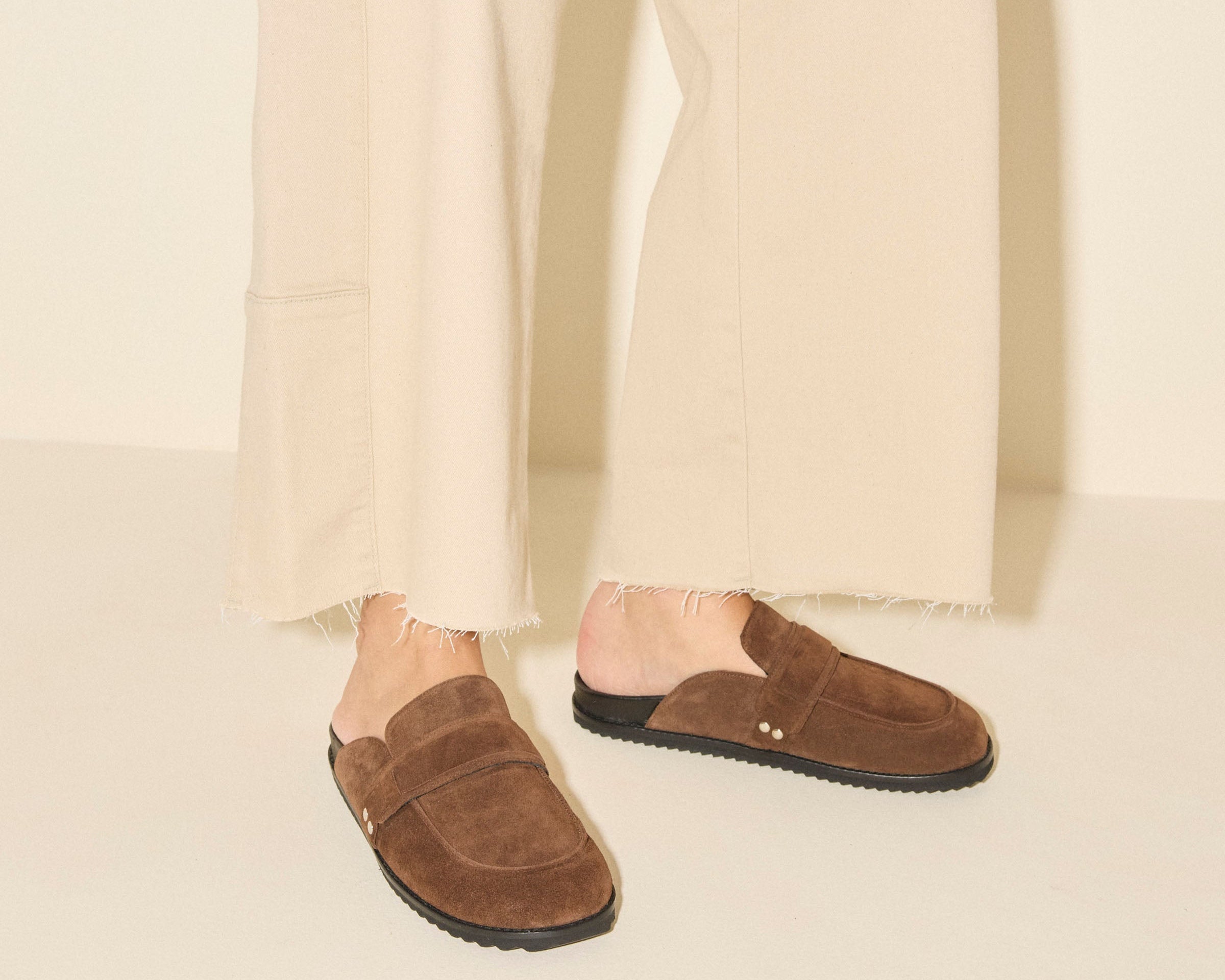 ELLEN footbed mule in mocha suede, on figure