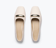 FREDA SALVADOR Jessie flat shoe in bone nappa leather with sleek design and flat sole, featuring a rounded toe.