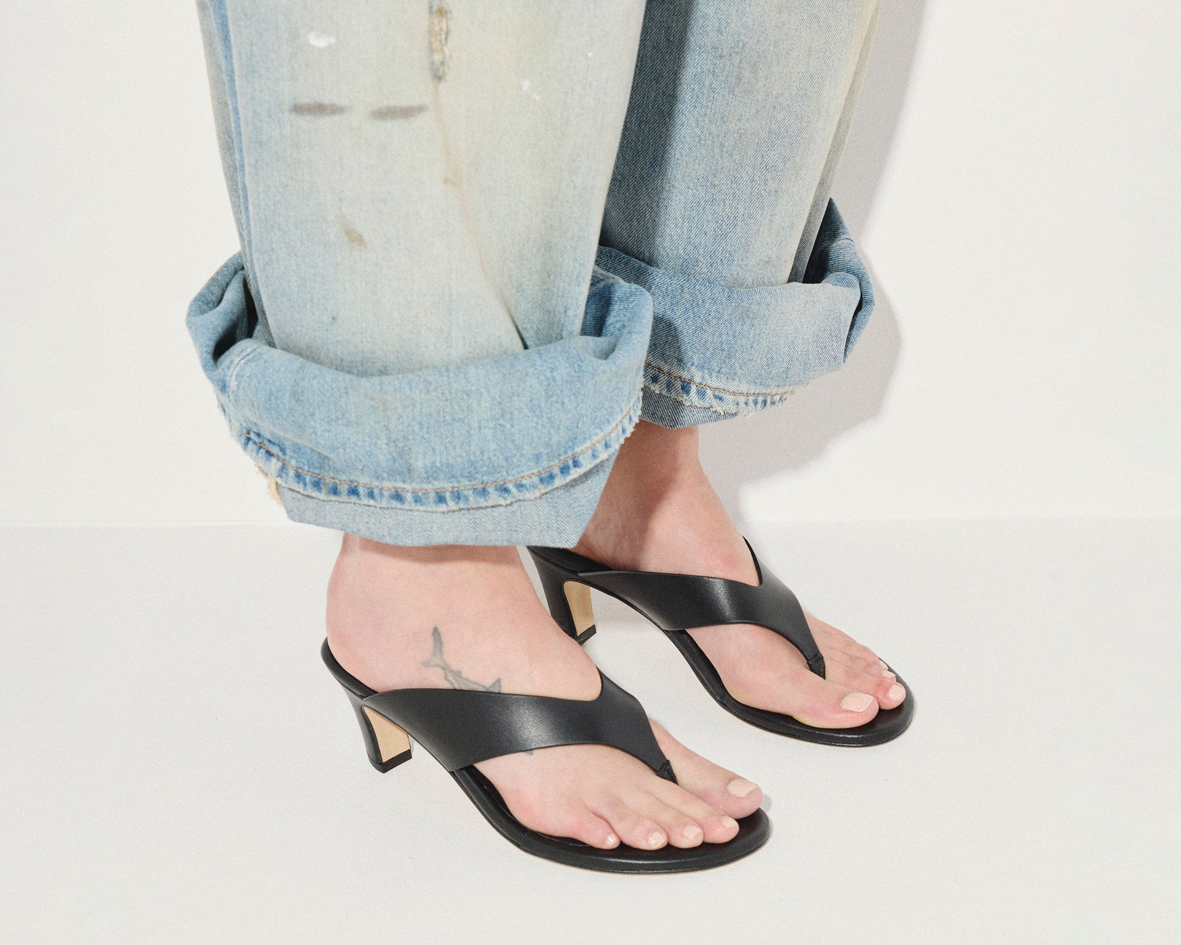 KAT HEELED  LEATHER THONG SANDAL, [product-type] - FREDA SALVADOR Power Shoes for Power Women