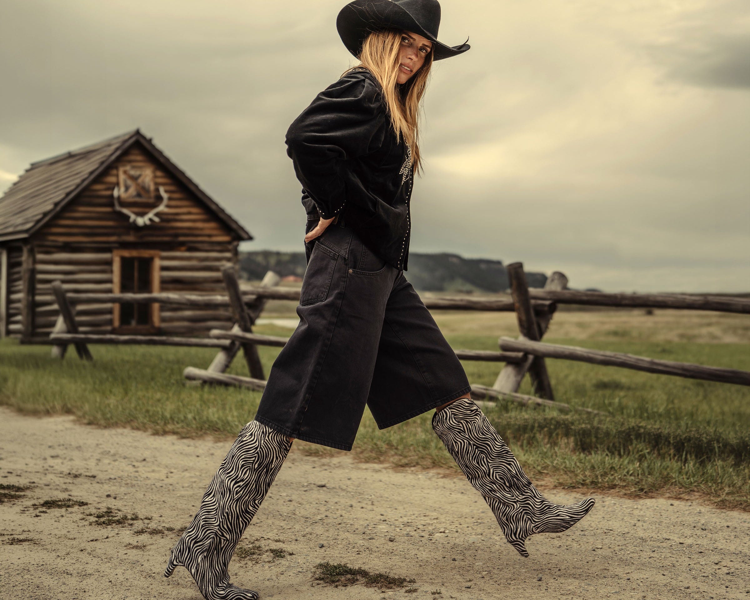 LENNOX boot in zebra haircalf, on figure