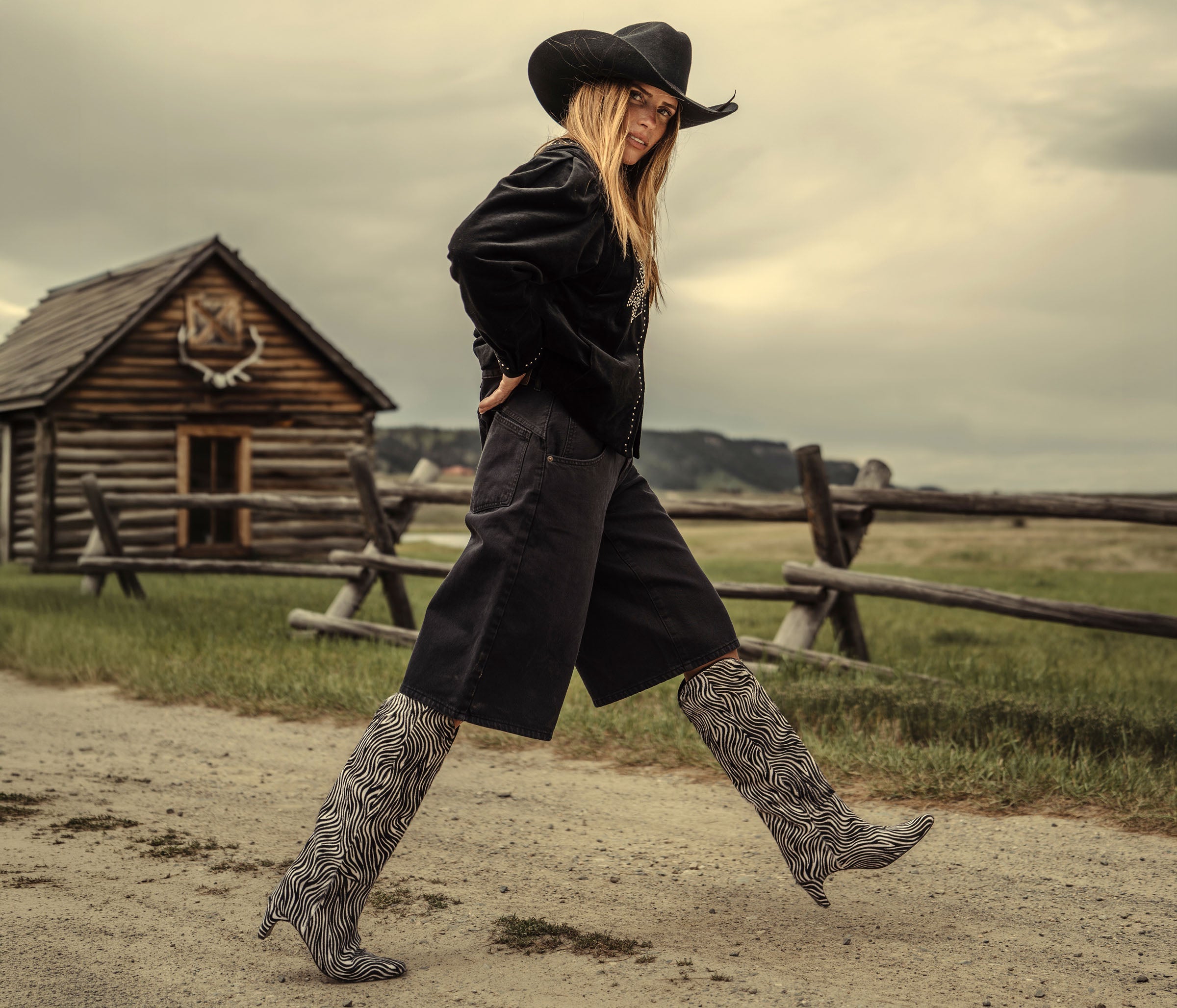 LENNOX boot in zebra haircalf, on figure