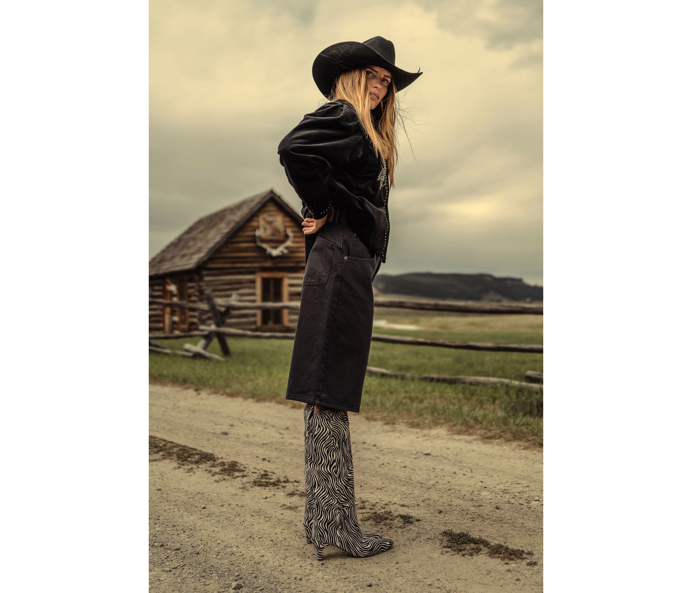 LENNOX boot in zebra haircalf, styled on figure