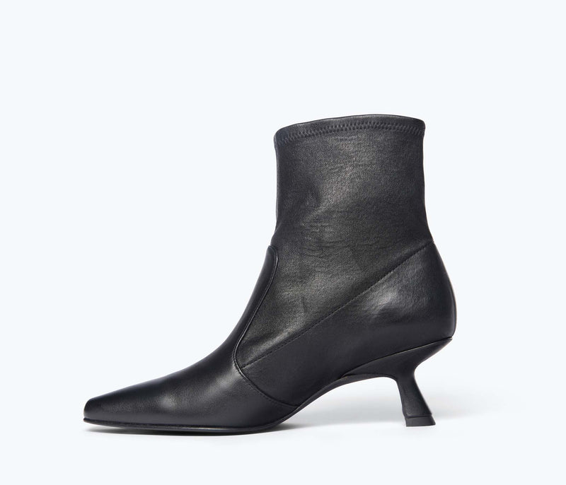 Poalima - Black, Leather ankle boot with zipper