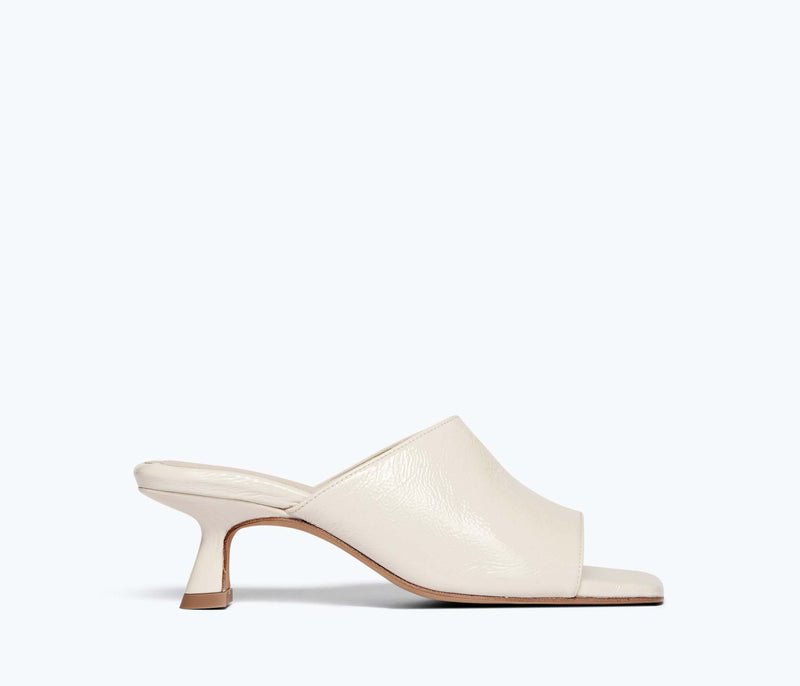 Women's cream-colored slingback pumps with a pointed toe on a block heel -  BRAVOMODA