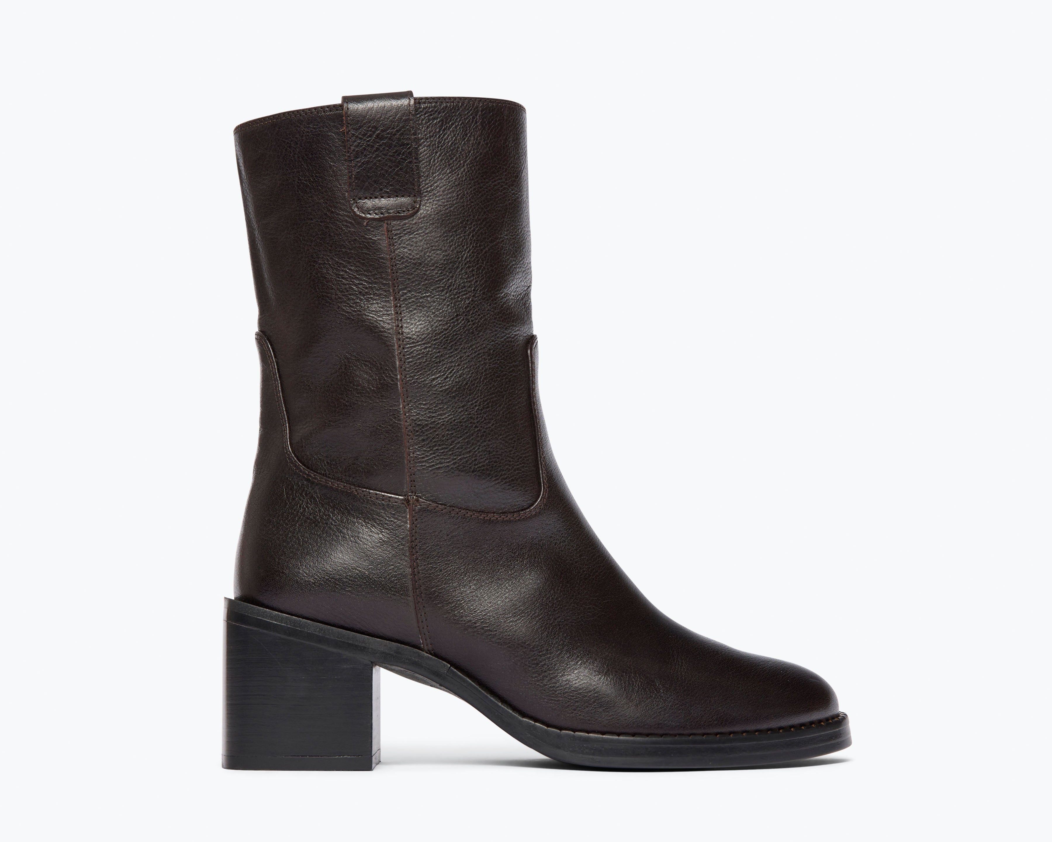 NAN boot in redwood buffalo, front view