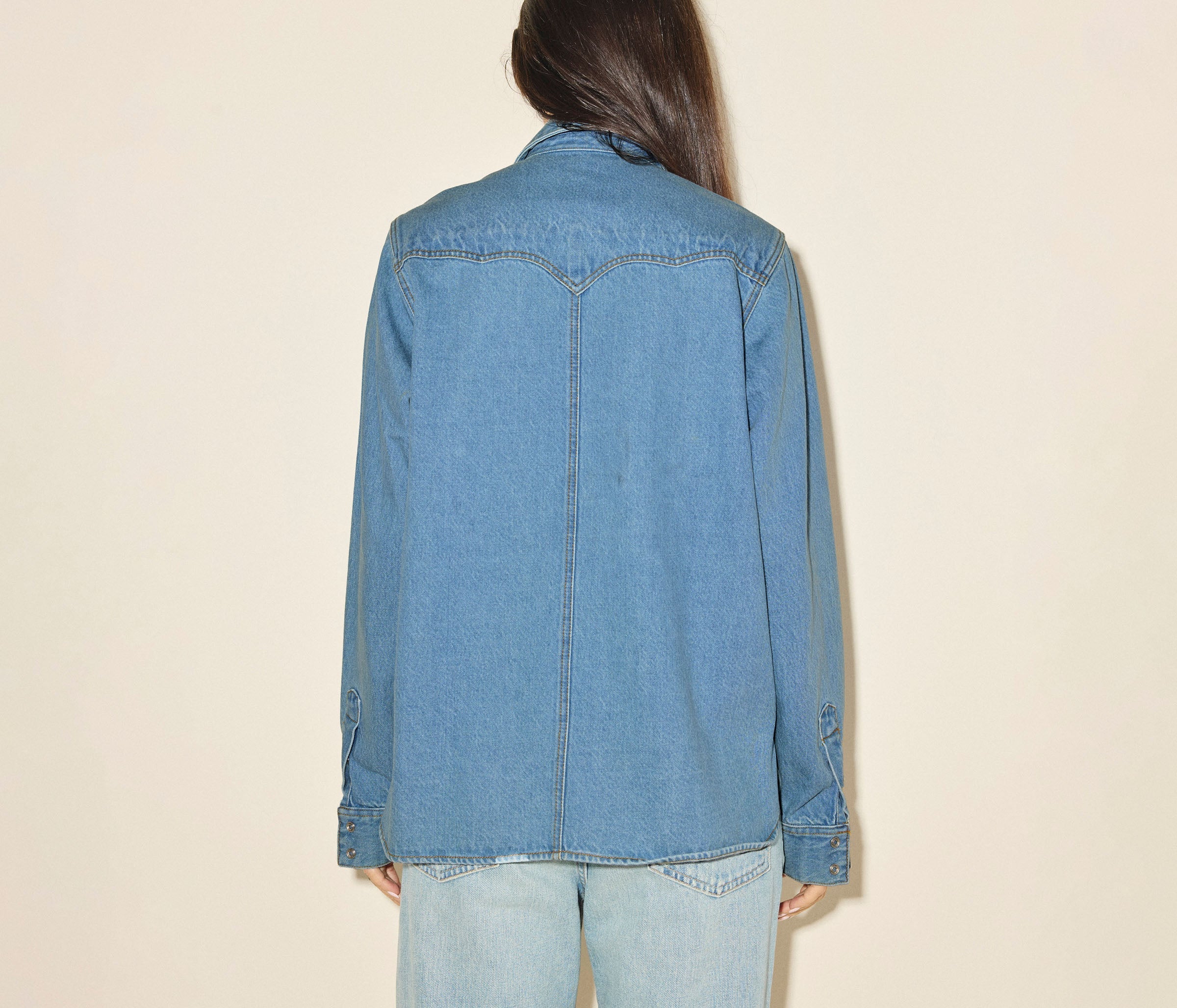 NICOLE shirt in light denim, styled on figure