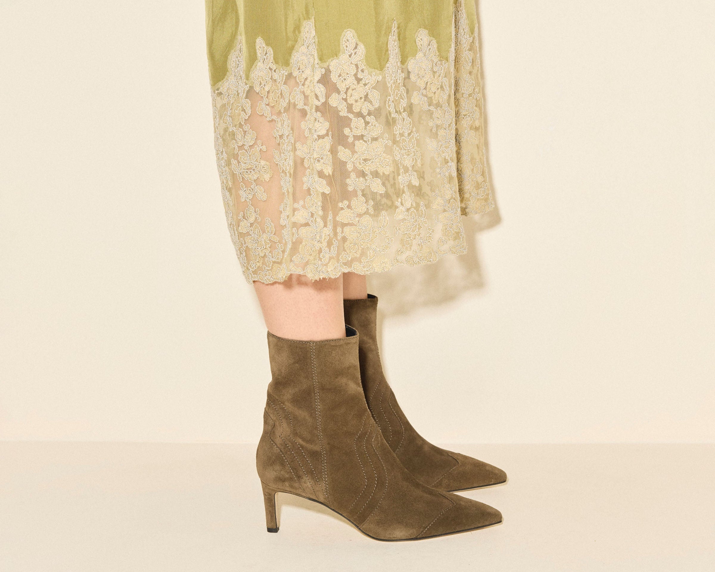 SHAINA boot in Moss Suede, side view