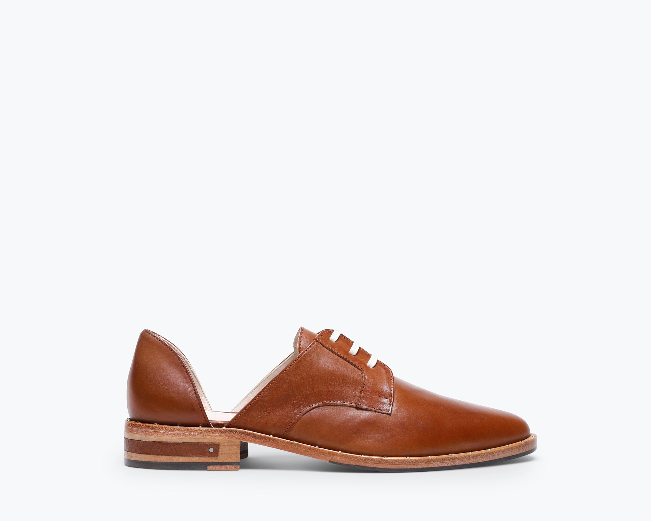 FRĒDA SALVADOR WIT D'ORSAY loafer in beige leather, featuring classic slip-on design and elegant detailing.